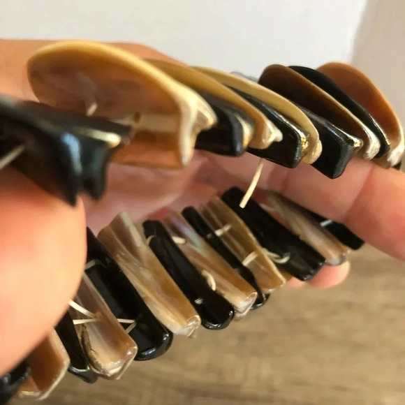 Boho  Shell Stretch Bracelet - Picture 5 of 8